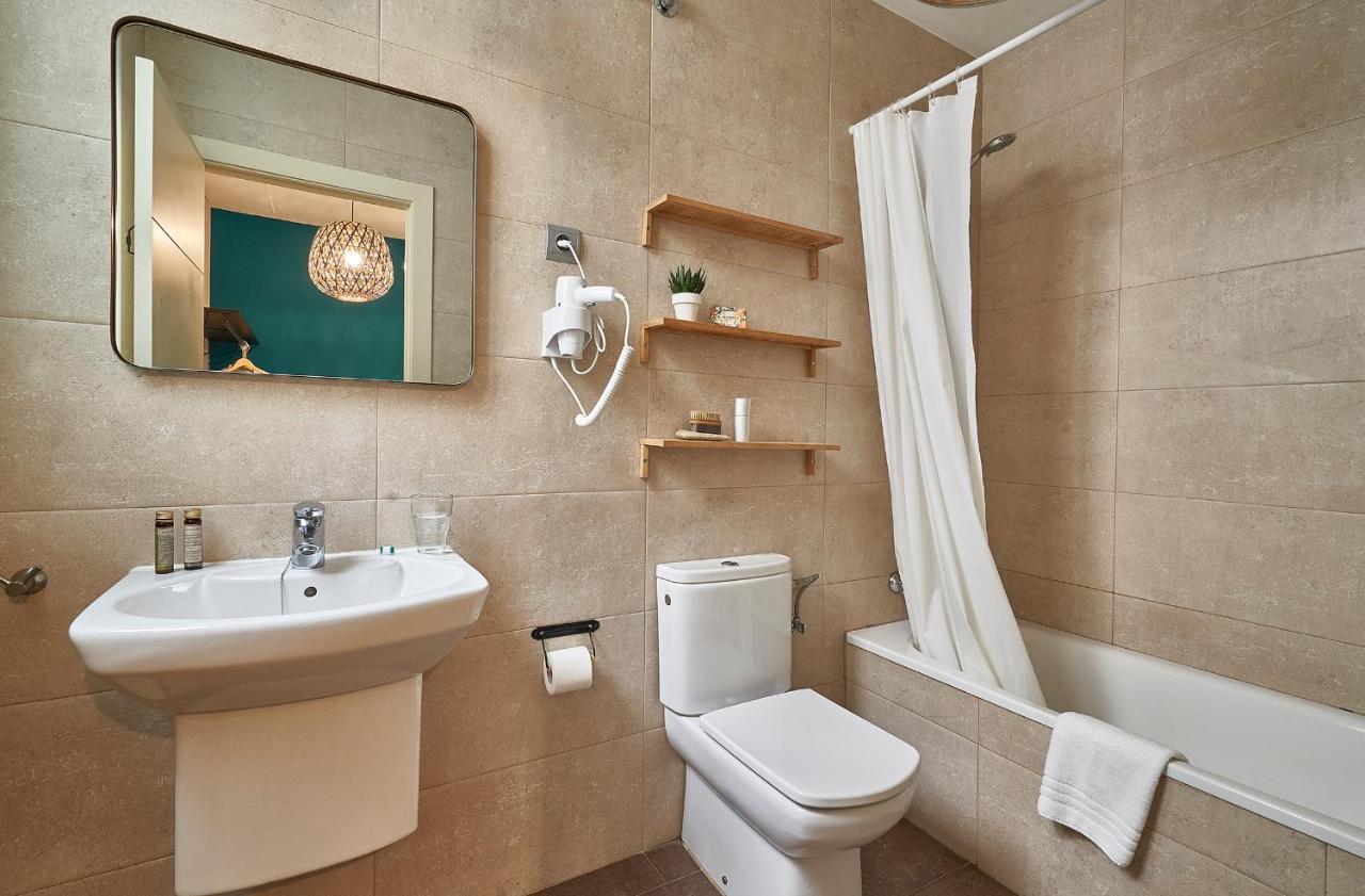Barcelona Sants Station Apartments Ngoại thất bức ảnh