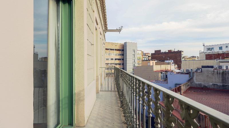 Barcelona Sants Station Apartments Ngoại thất bức ảnh